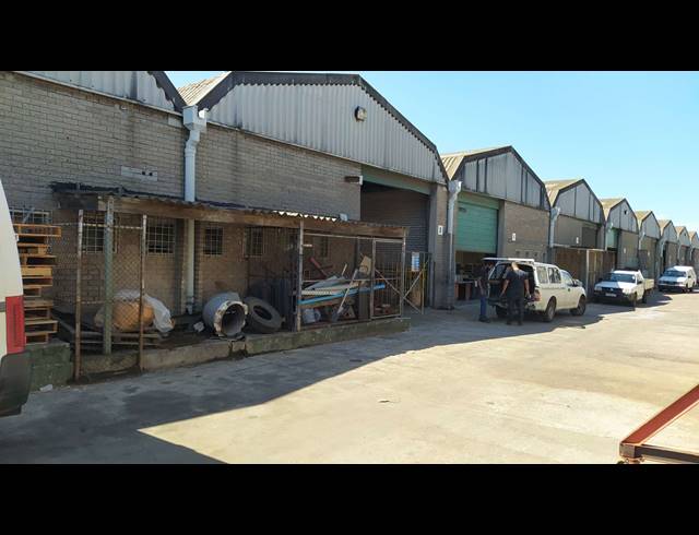 300M² WAREHOUSE TO LET IN EPPING INDUSTRIAL